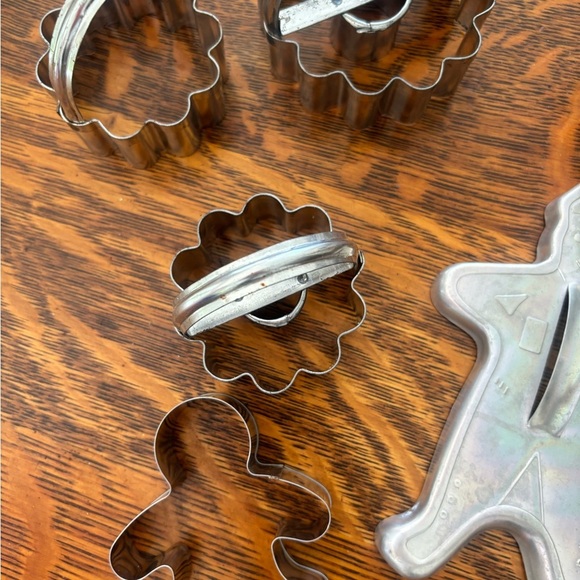 Vintage Metal Cookie Cutters Set - Picture 3 of 7